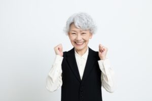 シニア女性シルバーグレイ