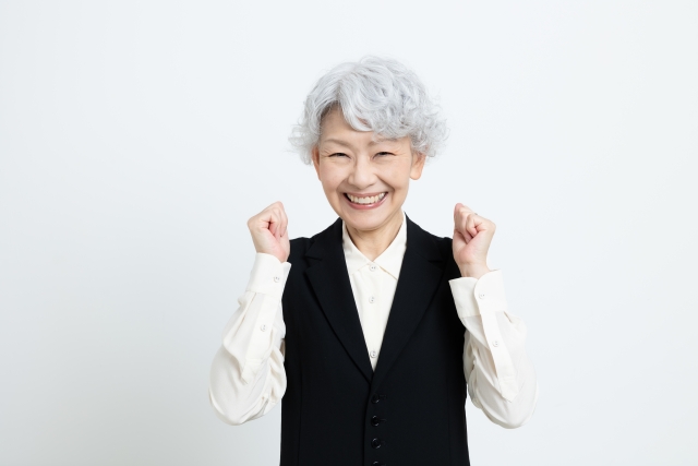 シニア女性シルバーグレイ